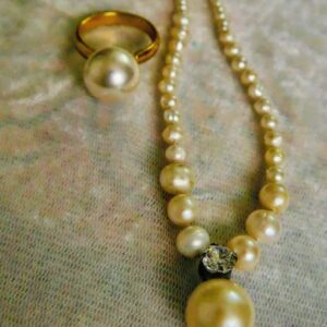 SEA PEARL NECKPIECE